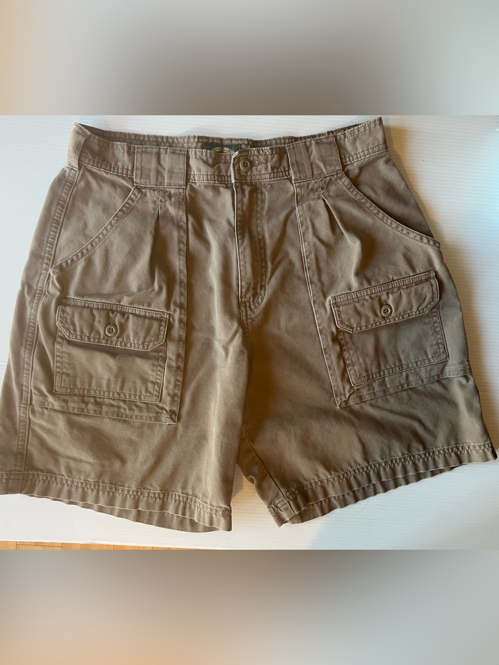 Cabela's Women's Cargo Shorts Size 12 100% cotton, multiple pockets wider legs